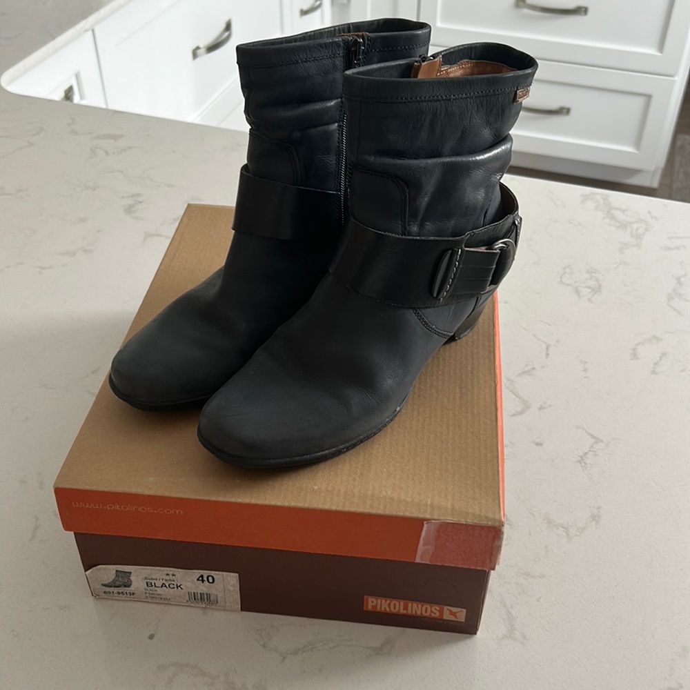 Like new black leather booties.
